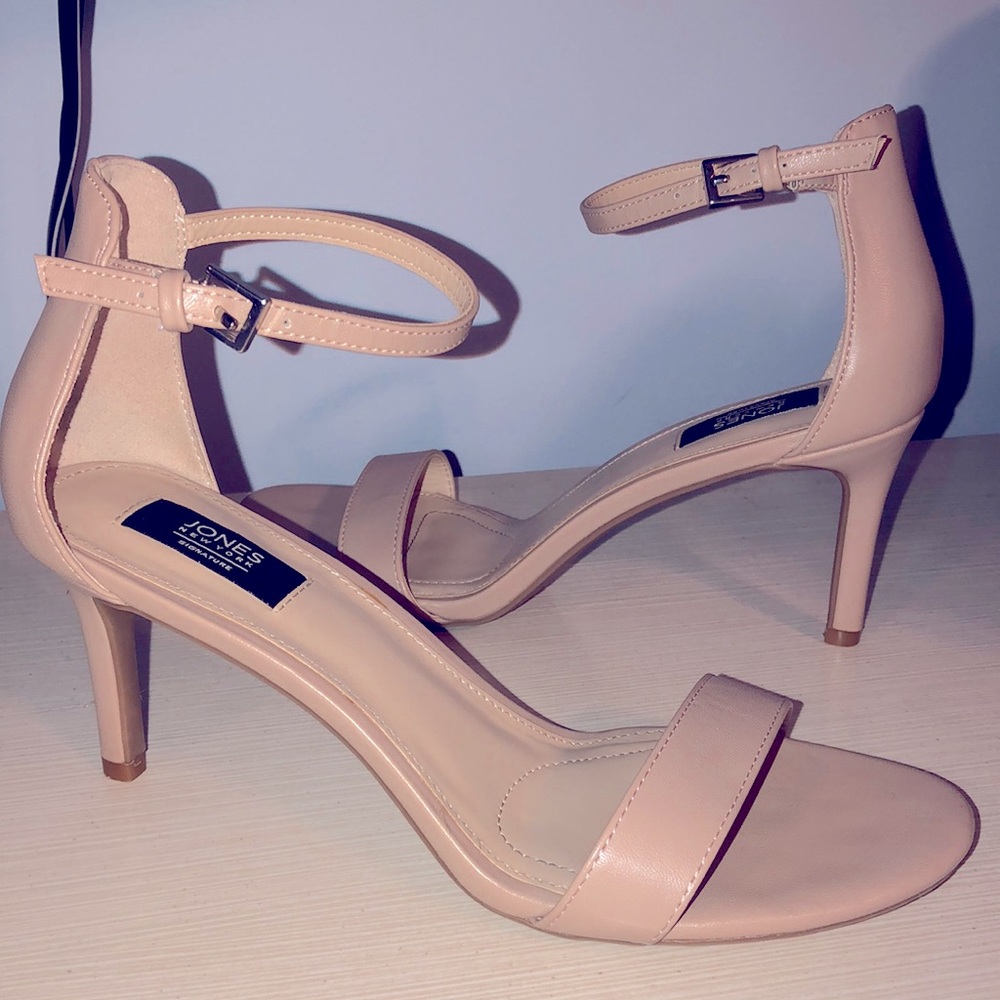 Jones New York signature sandals